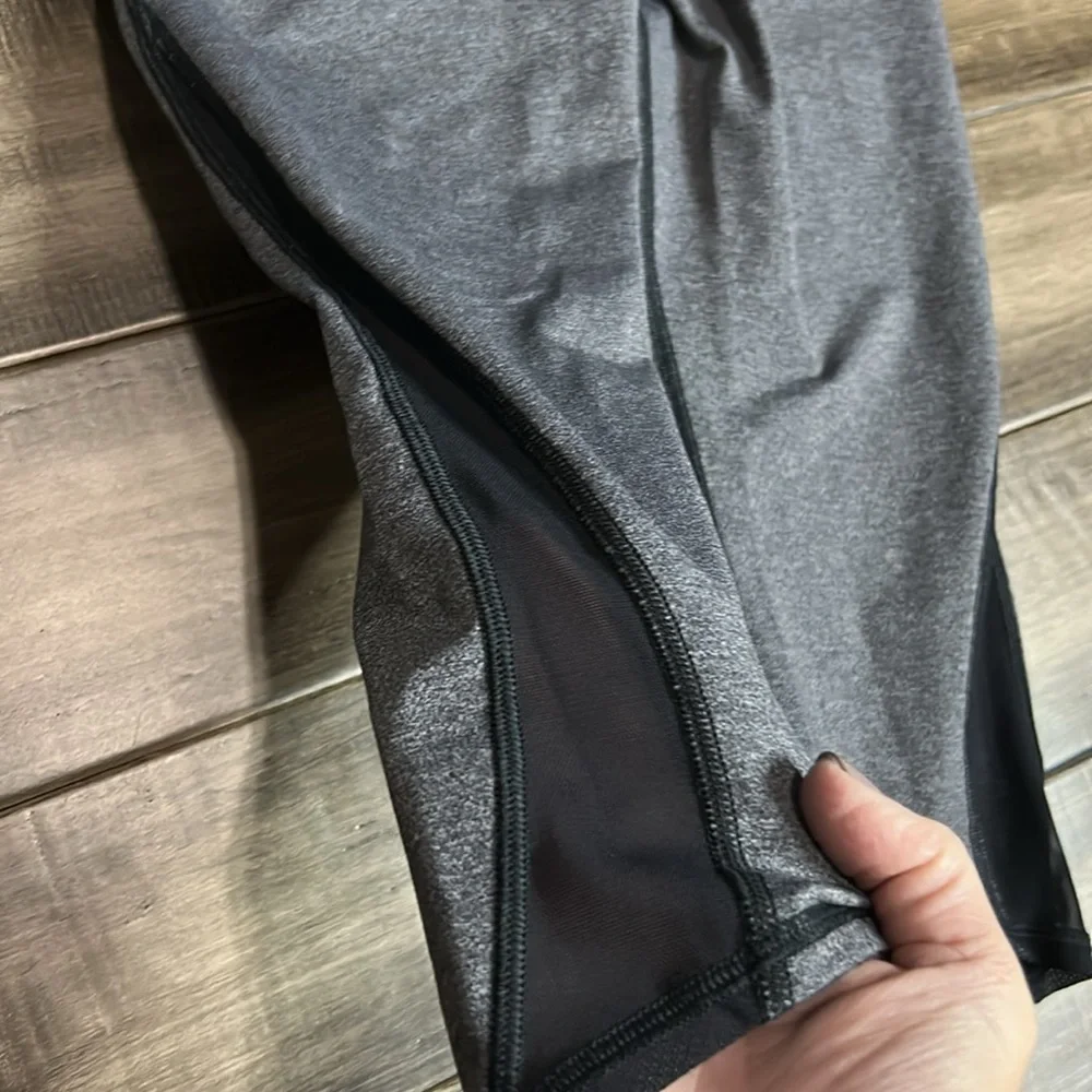 EUC Lululemon Train Times Crop (17